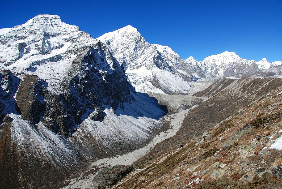 22 Tsha Tong, Eiger Peak, Gur Karpo Ri, Pemthang Karpo Ri And Triangle From Ridge Above Drakpochen The view up the valley from the ridge above Drakpochen include Tsha Tong, Eiger Peak, Gur Karpo Ri, Pemthang Karpo Ri and Triangle.